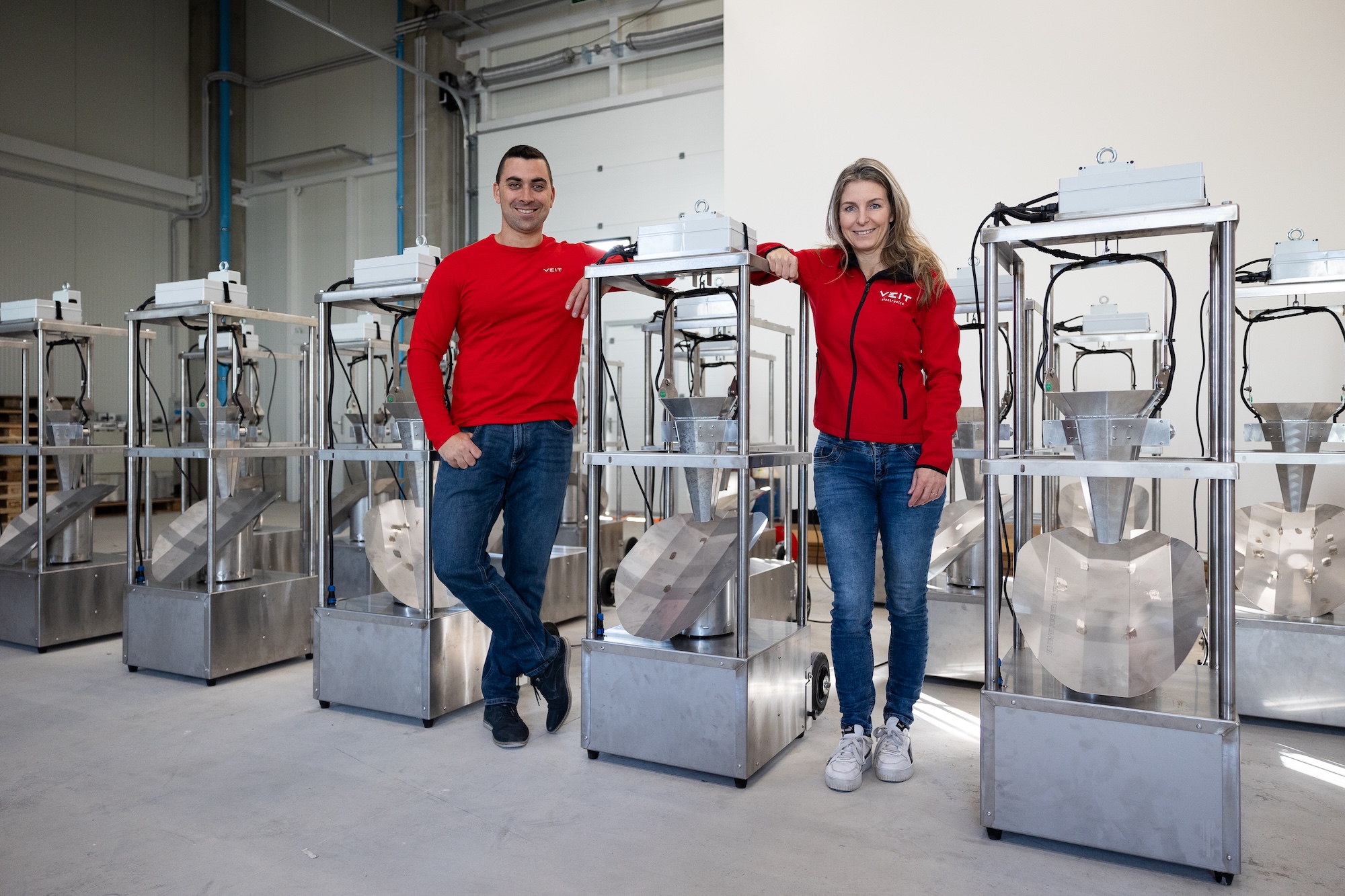 BAT1 Sorting Machines in warehouse - team